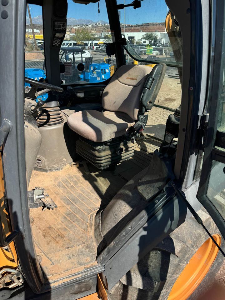 2018 Case 580c Backhoe - Hours: 1,589