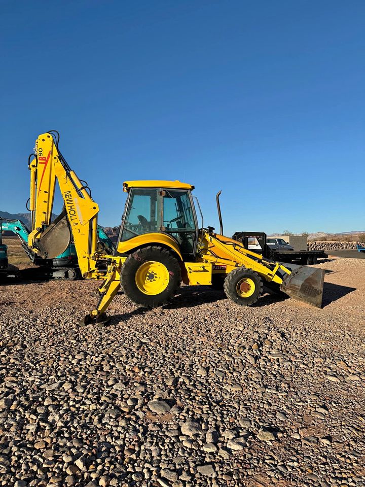 2005 New Holand Backhoe Ib90