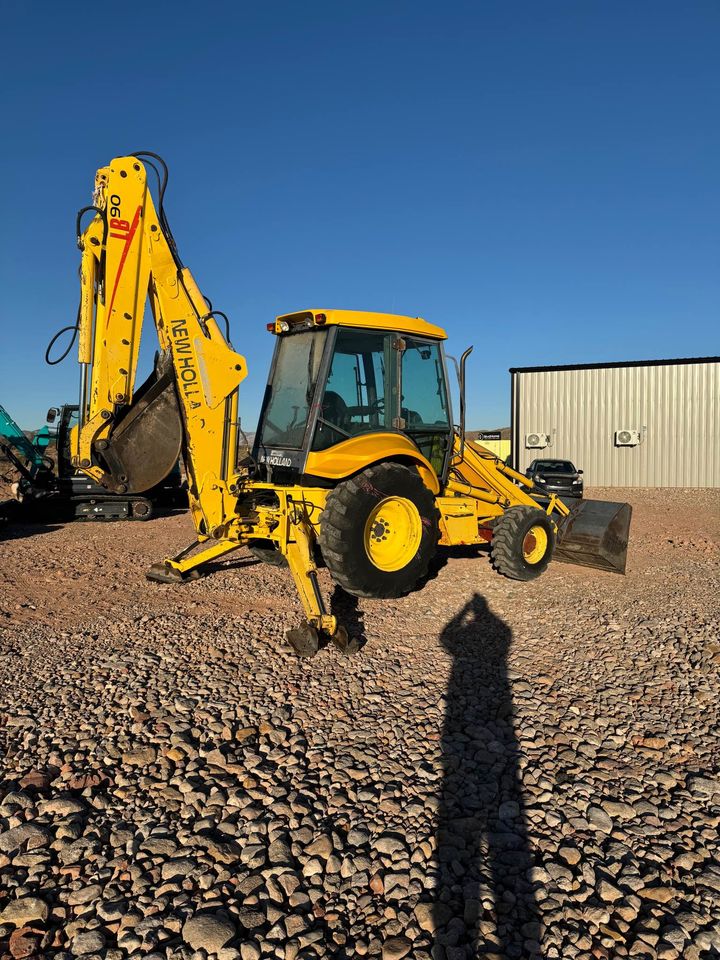 2005 New Holand Backhoe Ib90