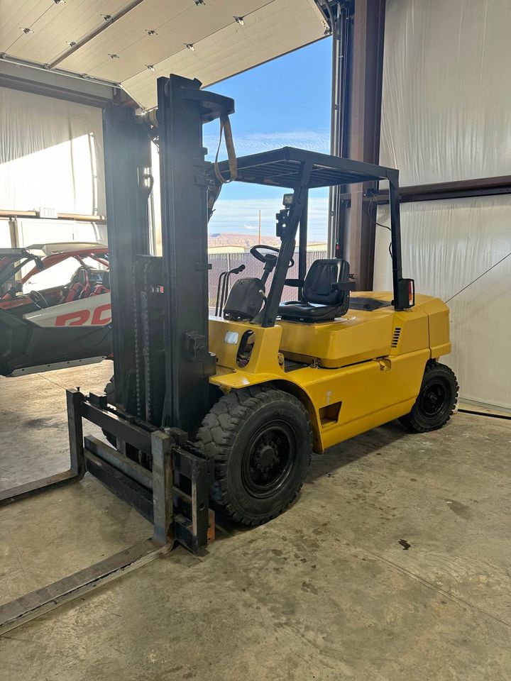 1997 CAT 10,000 lb Dirt Forklift