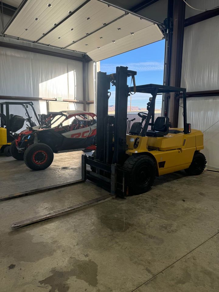 1997 CAT 10,000 lb Dirt Forklift