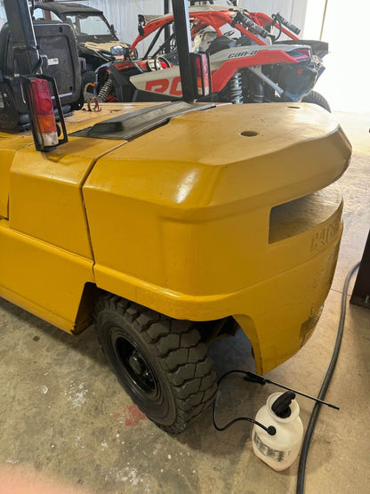 1997 CAT 10,000 lb Dirt Forklift